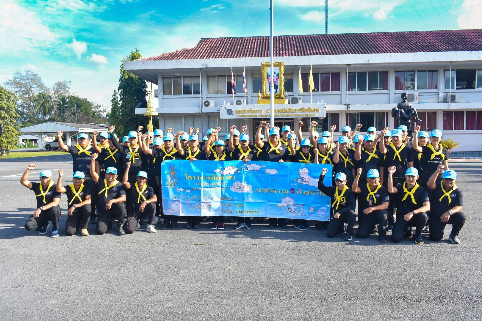 กิจกรรมจิตอาสาพัฒนาปรับภูมิทัศน์ แนวถนน บริเวณ หน้า กก.๘ฯ ทางด้านซ้ายถึงสำนักงานอัยการทุ่งสง ด้านขวาถึงบริเวณหน้าการประปาทุ่งสง