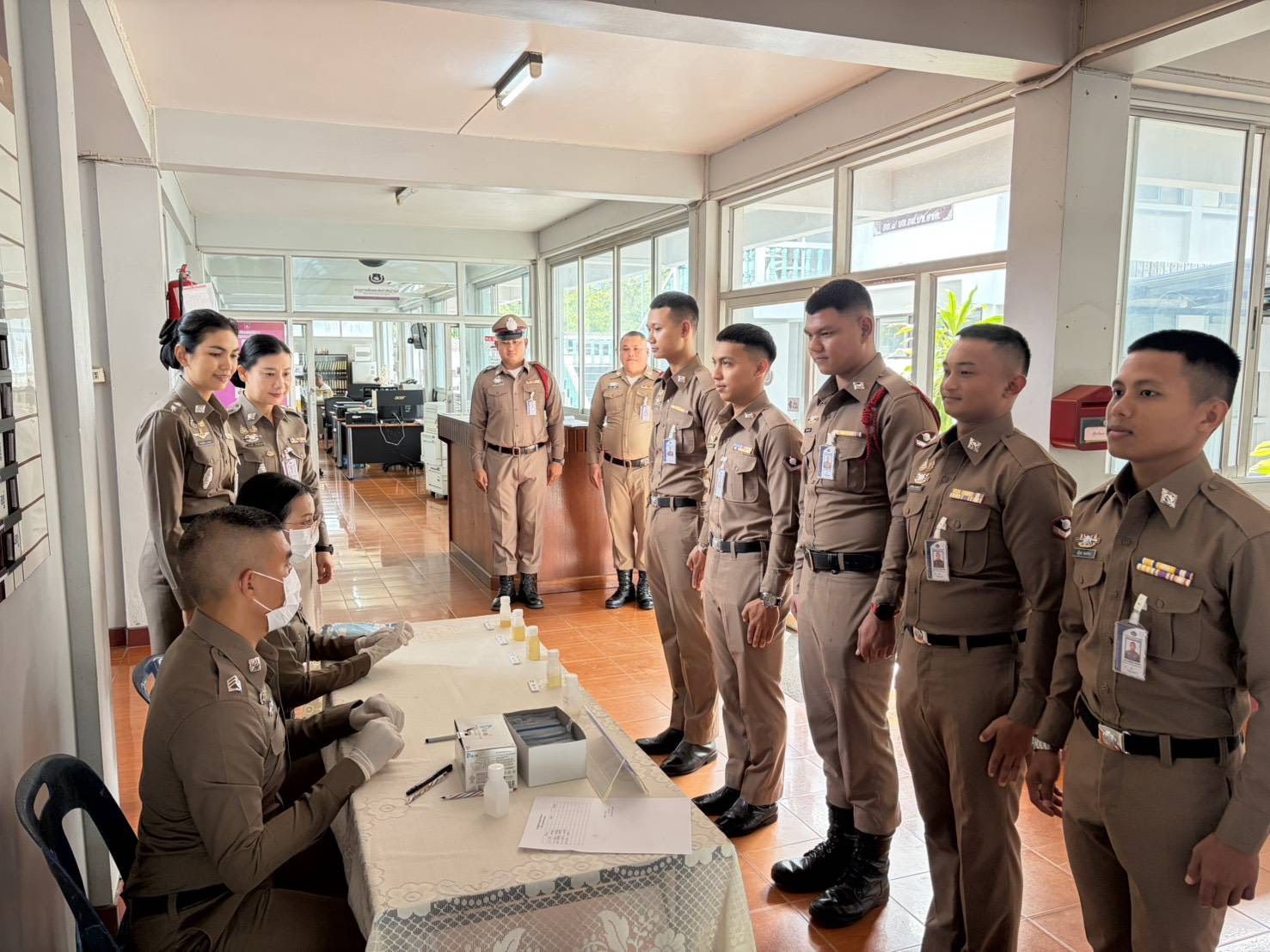 ดำเนินการสุ่มตรวจสารเสพติดในปัสสาวะ กำลังพลในสังกัด