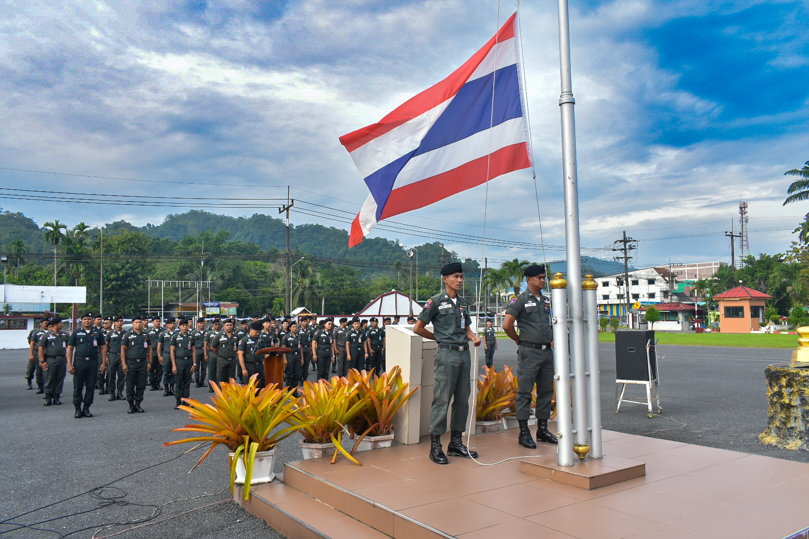 ร่วมกันจัดกิจกรรมแสดงความอาลัยถวายแด่ สมเด็จพระนางเจ้าสิริกิติ์ พระบรมราชินีนาถ พระบรมราชชนนีพันปีหลวง และกล่าวคำปฏิญาณตน
