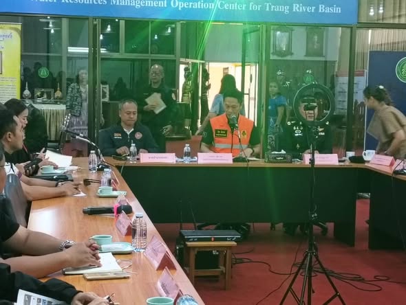 ประชุมเตรียมความพร้อมติดตามสถานการณ์อุทกภัยในพื้นที่อำเภอทุ่งสง