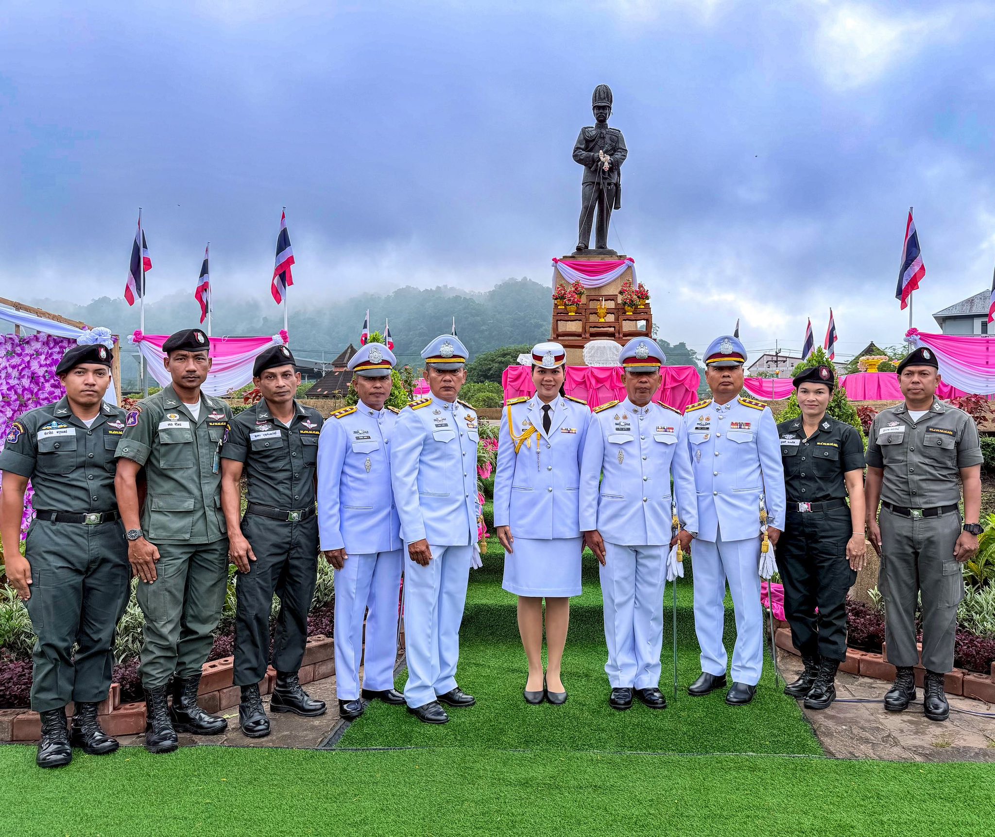 พิธีวางมาลา เนื่องในวันคล้ายวันสวรรคต พระบาทสมเด็จพระจุลจอมเกล้าเจ้าอยู่หัว (วันปิยมหาราช)